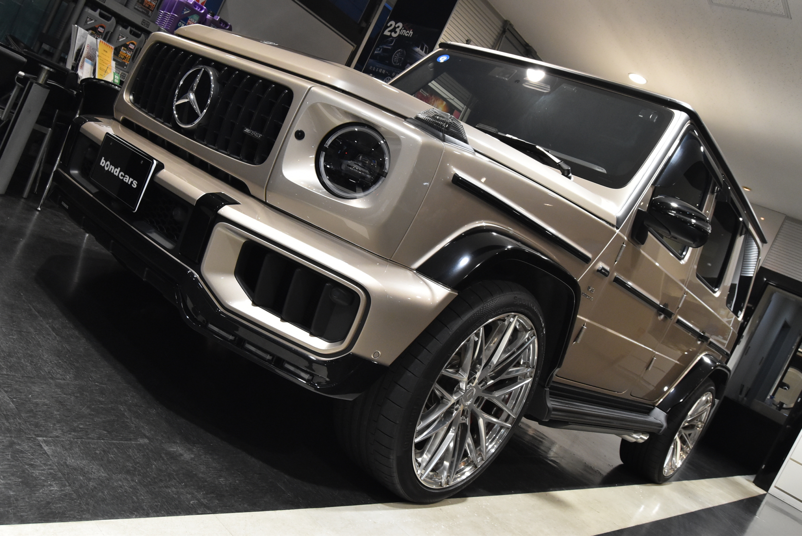 W465 G63　左Ｈ　 トラバーチンベージュ/プラチナホワイトナッパレザー MANUFAKTUR Program Plus AMGナイトパッケージ BC Forged 23インチホイール BRABUSフロントリップ　 各部ラッピング　 ＩＩＤローダウンサス　 ＩＩＤ電動サイドステップ レーダー＆ドライブレコーダー