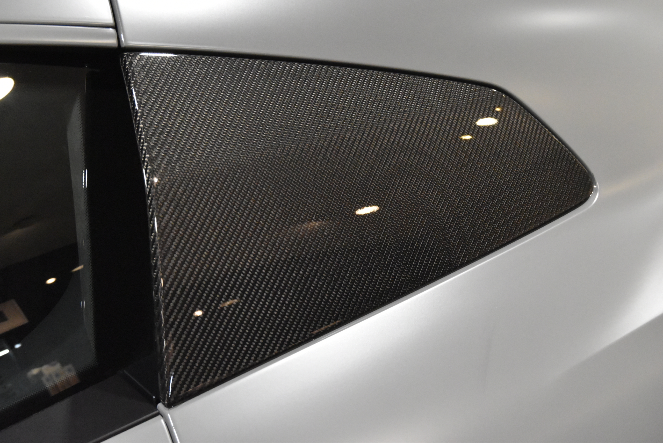 R8　CoupeV10　Performance　5.2FSI quattro S tronicナルドグレー ファインナッパレザー ヘッドライニングアルカンタラ B&Oサウンドシステム 拡張デコラティブパネル(カーボン) ブラックAudi ringsパッケージ Vossen鍛造アルミホイール フルステルスプロテクション