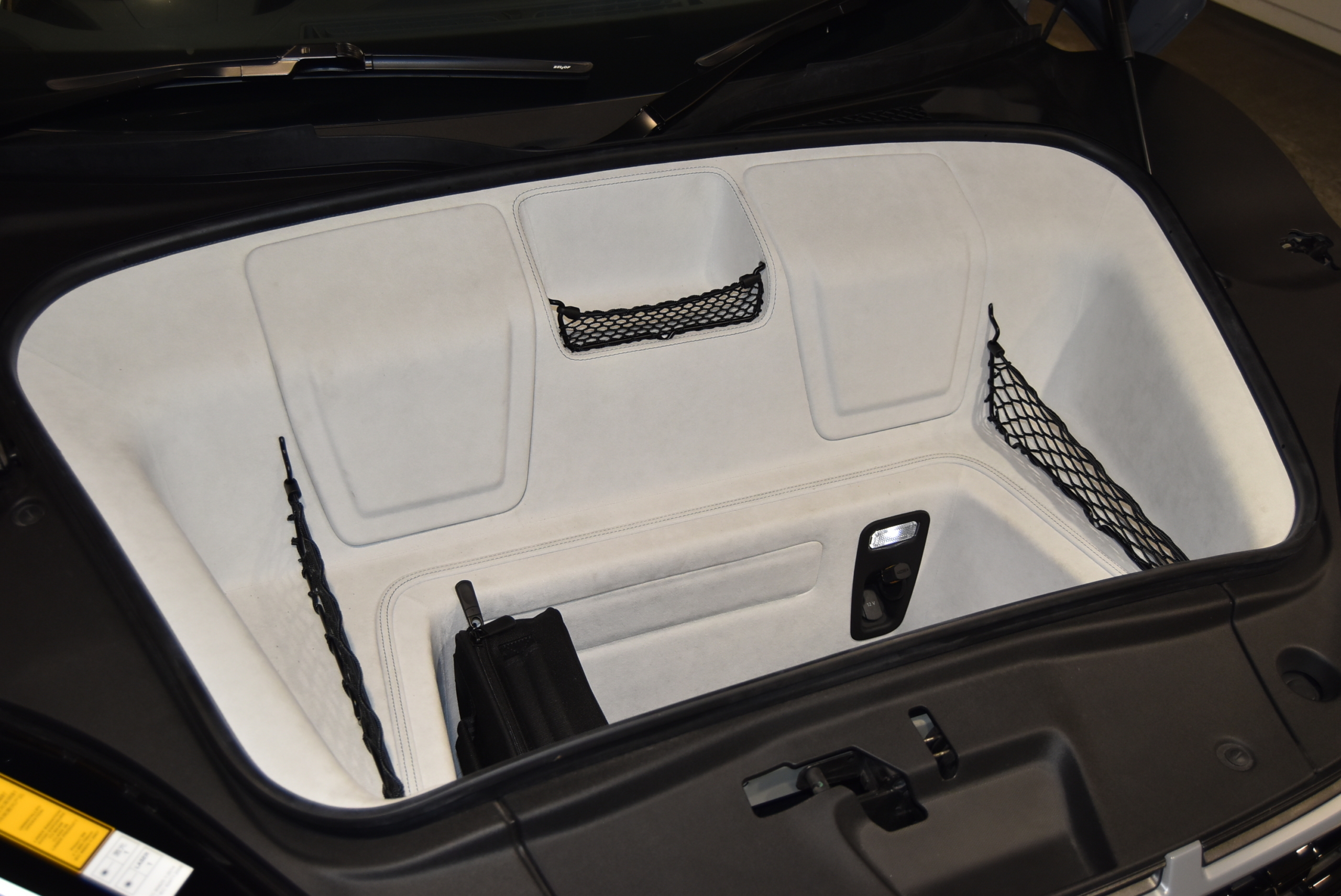 R8　CoupeV10　Performance　5.2FSI quattro S tronicナルドグレー ファインナッパレザー ヘッドライニングアルカンタラ B&Oサウンドシステム 拡張デコラティブパネル(カーボン) ブラックAudi ringsパッケージ Vossen鍛造アルミホイール フルステルスプロテクション