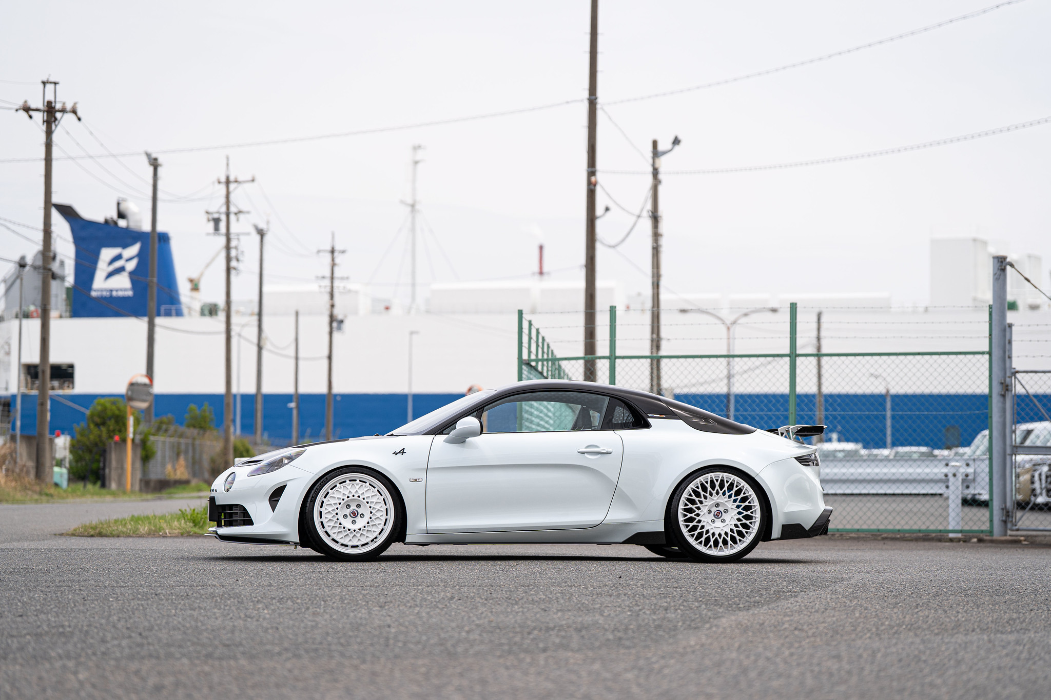 Alpine A110R サイドプロフィール